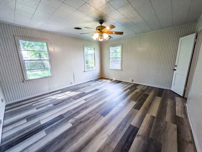 Building Photo - 203 Camellia Ave