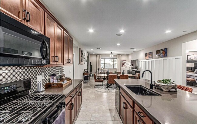 Building Photo - 5059 N 183rd Ln