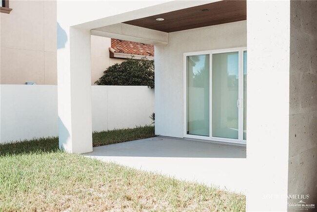 Building Photo - 2012 S 48th St