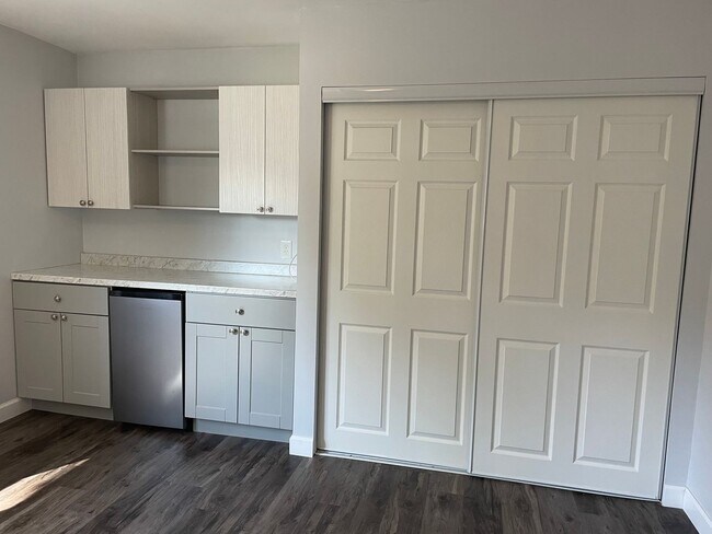 Building Photo - Shelby Township Custom Ranch, 3 or 4 Bedro...