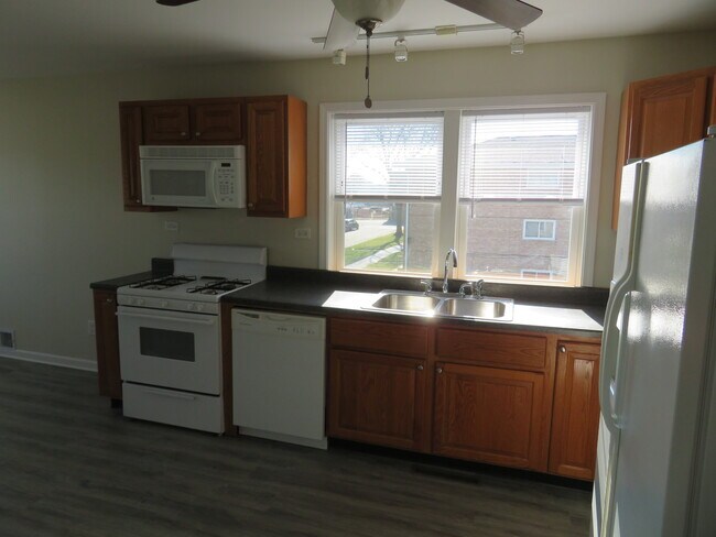 Building Photo - 118 N 12th Ave