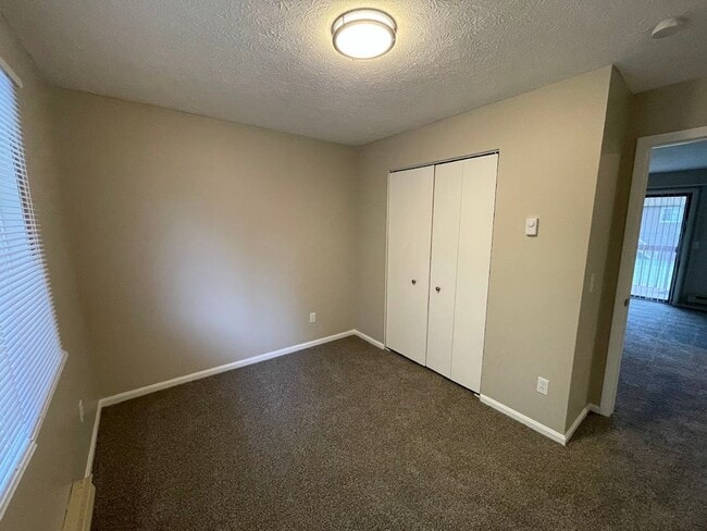 Building Photo - Three bedroom one bathroom townhouse for rent