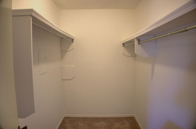 Building Photo - Clean Corner Unit In Shadow Mountain!