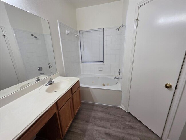 Building Photo - 4417 Lendall Ln