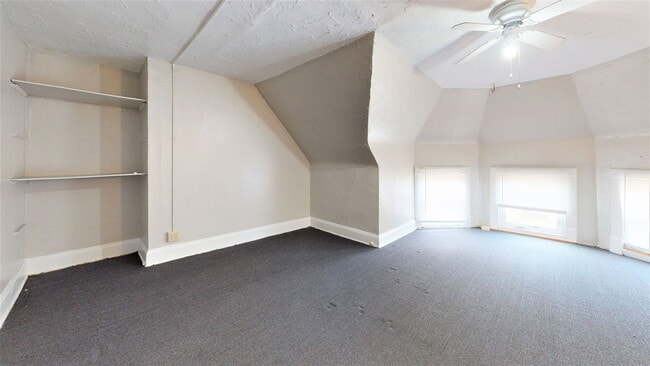 Building Photo - 2353 N High St