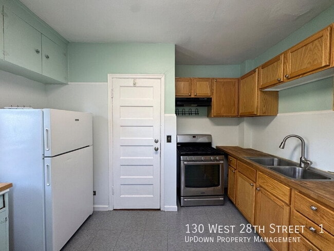 Building Photo - 130 W 28th St