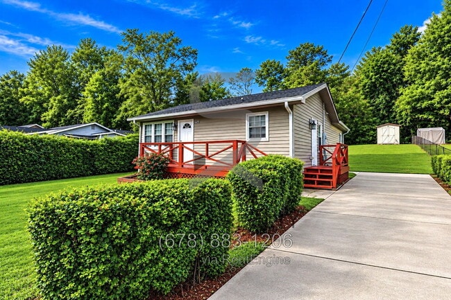 Building Photo - 2746 Knoll Rd SE