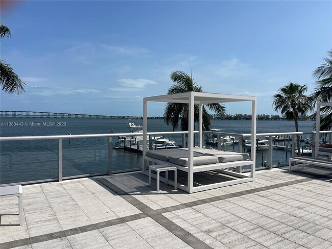 Building Photo - 1541 Brickell Ave