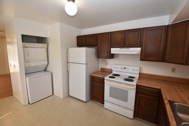 Building Photo - 1050 Mazatlan Cir