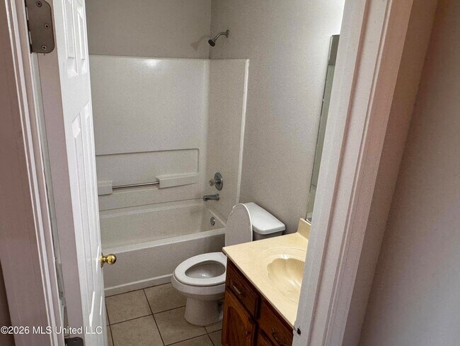 Building Photo - 5628 Kaitlyn Dr E