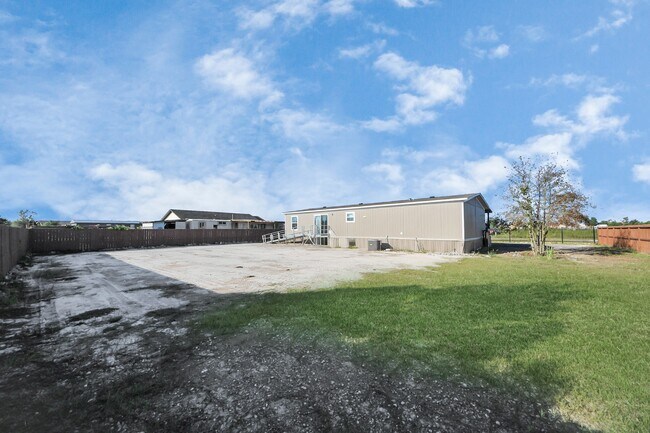 Building Photo - 1450 Rd 5734