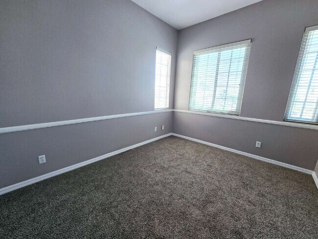 Building Photo - "Spacious 3-Bed Oasis with 2.5 Baths on Funston Way, Las Vegas - 2,264 Sq. Ft. of Comfort!"