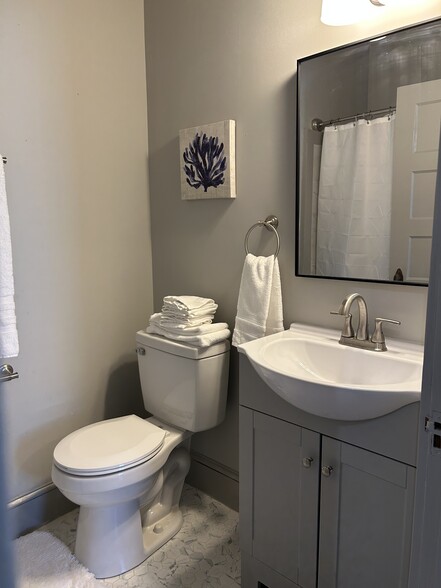 Building Photo - 812 Pollock St