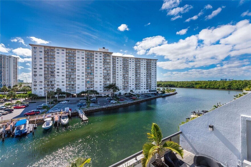 Building Photo - 408 Poinciana Island Dr
