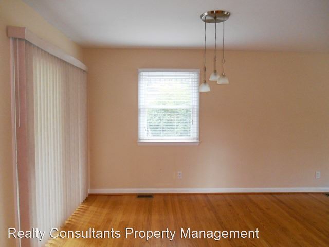 Building Photo - 4 br, 2 bath House - 1701 Elkhart Drive