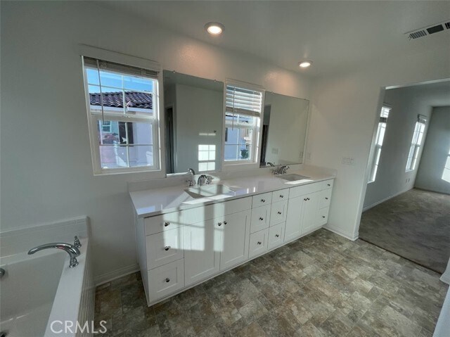 Building Photo - 15167 Horizon St