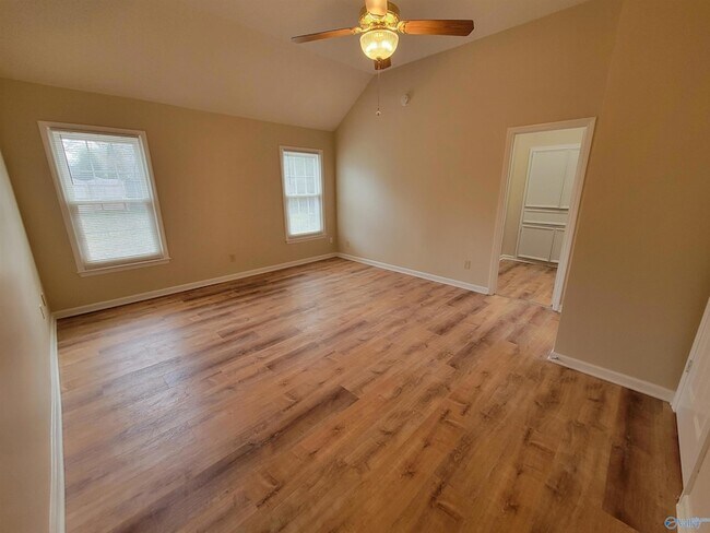 Building Photo - 122 Pebblebrook Cir