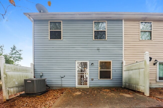 Building Photo - 2396 Camden Oak Way