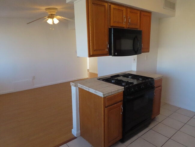 Building Photo - 10052 Kenworthy St