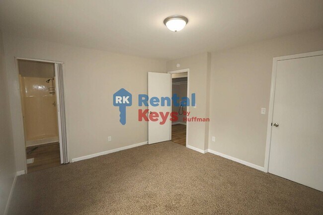 Building Photo - 2122 Ravenswood Dr