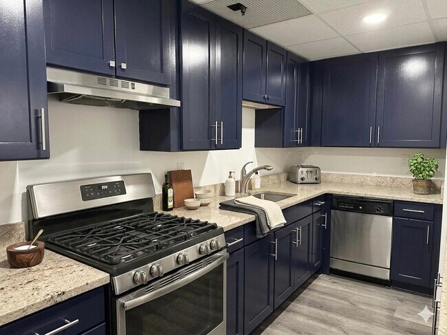 Building Photo - 227 Christopher Columbus Dr