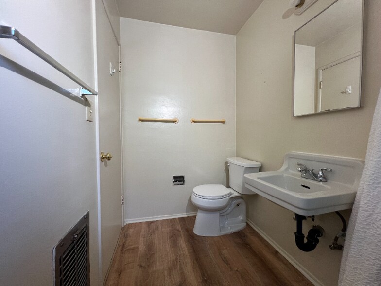 Building Photo - 580 N Madison Ave