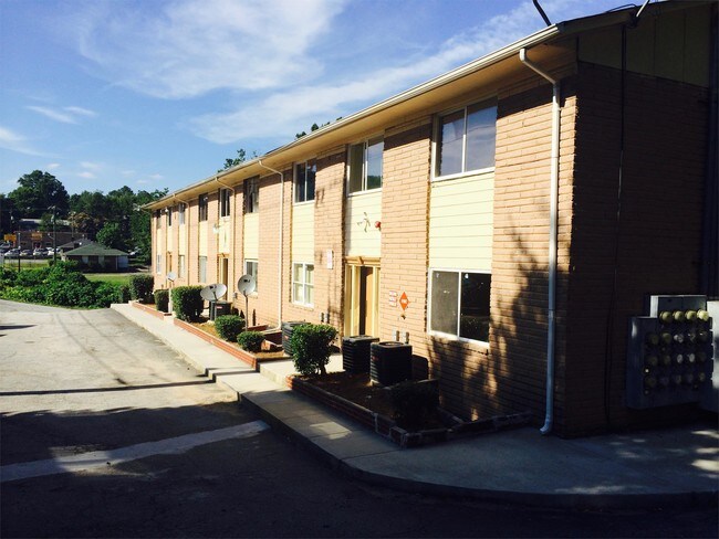 Building Photo - 510 Fairground St NE