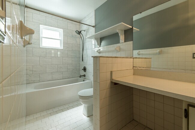 Building Photo - 10502 Linger Ln