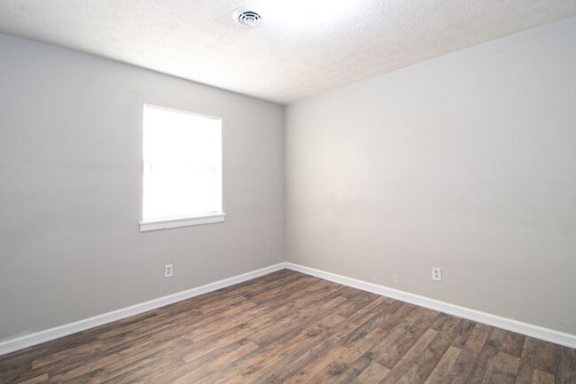 Building Photo - 404 -12 Thompsonville Lane