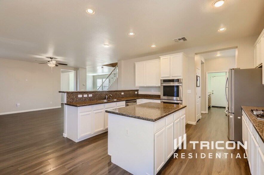 Building Photo - 26011 N Sandstone Way