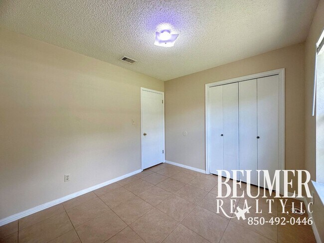 Building Photo - 3br/2ba Home for Rent in West Pensacola