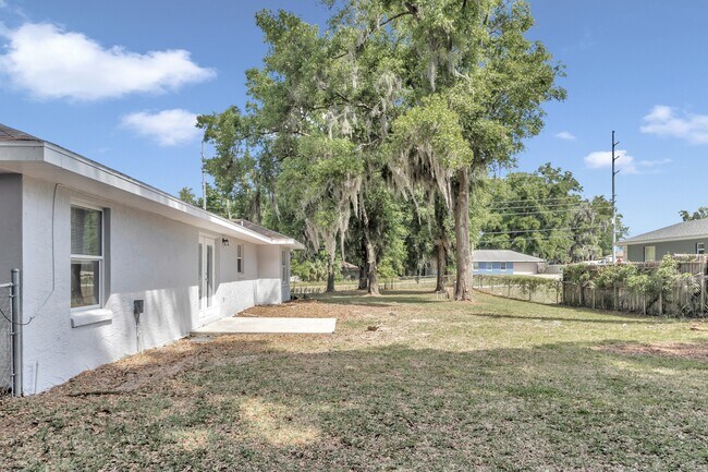 Building Photo - 2405 SE 46th Ct