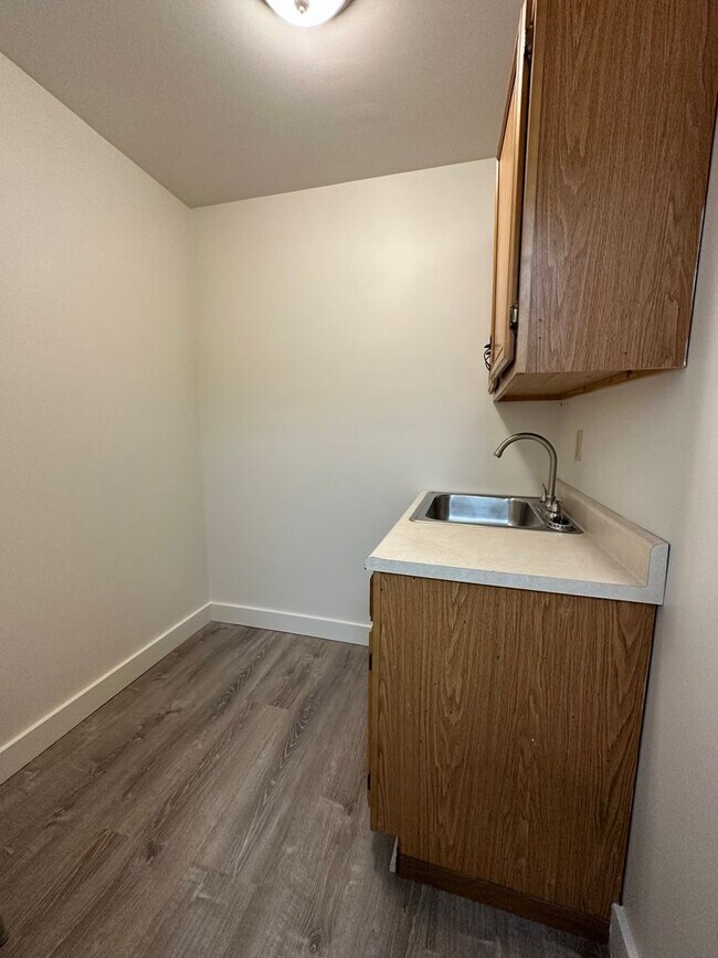 Building Photo - First Floor Commercial Space in Perfect Oakland Location Right on Boulevard of the Allies! CALL T...