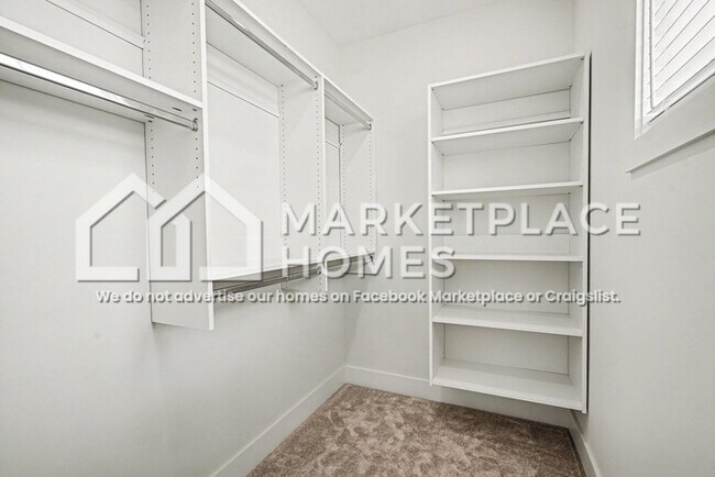 Building Photo - 5 Taverly Dr