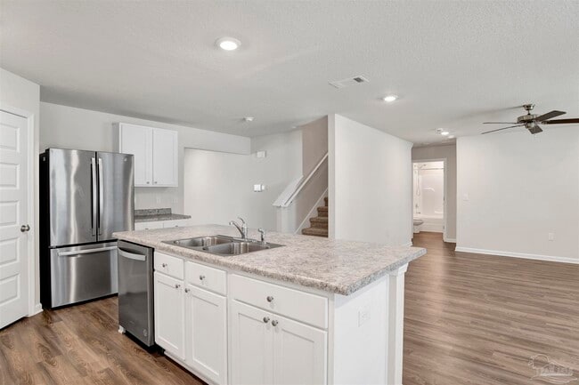 Building Photo - 5249 Peach Dr