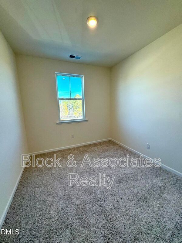 Building Photo - 721 Parc Townes Dr