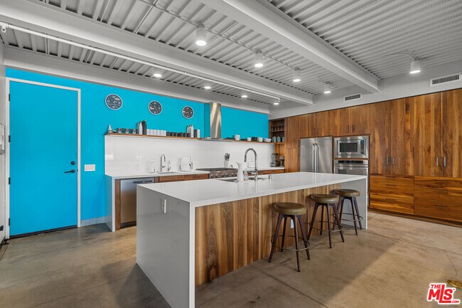 Building Photo - 548 Rose Ave