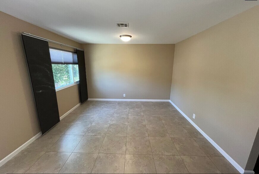 Building Photo - 736 Teaberry St