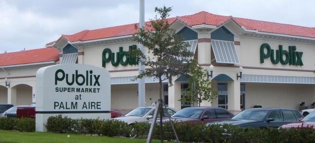 Building Photo - 2601 S Palm Aire Dr