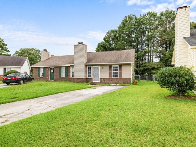 Building Photo - Midway Park Move In