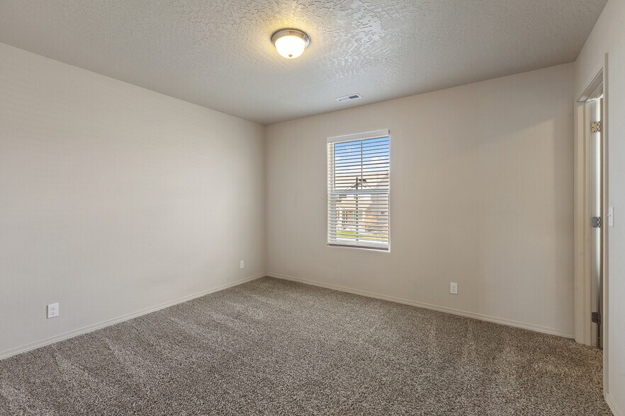 Building Photo - 4580 W Magrath Dr