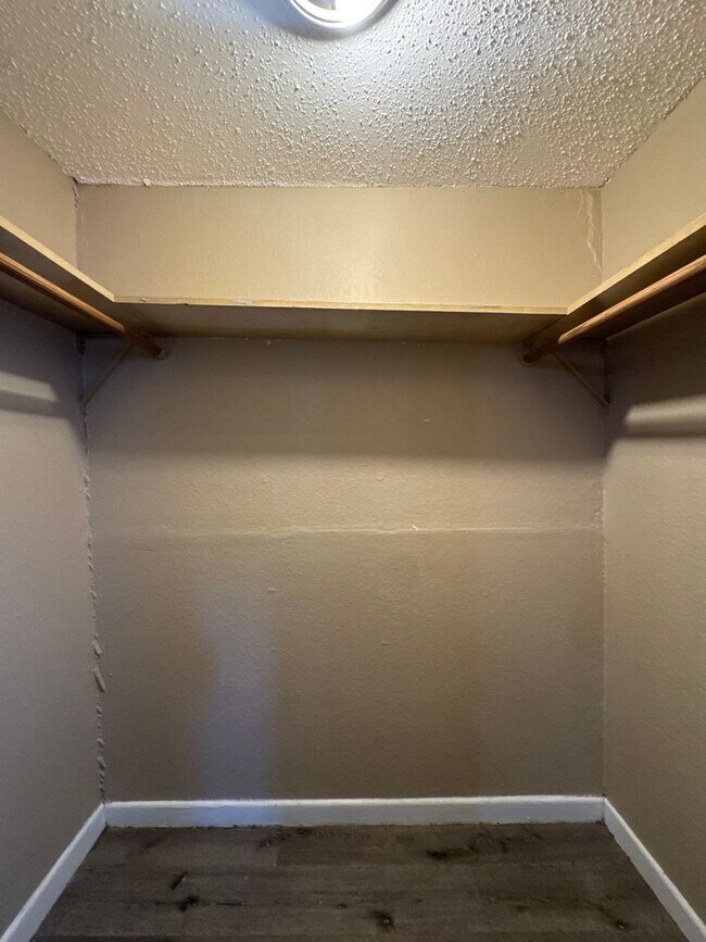 Building Photo - Updated 2-Bed, 2-Bath Duplex