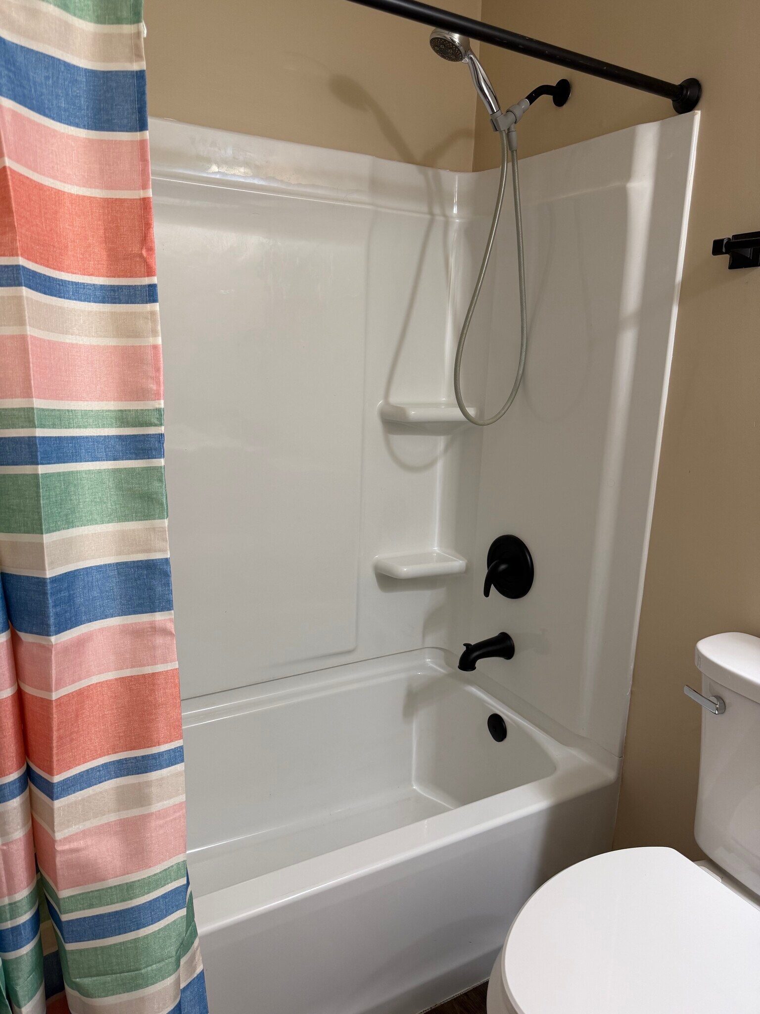 Hallway Bath - 87 Village Dr