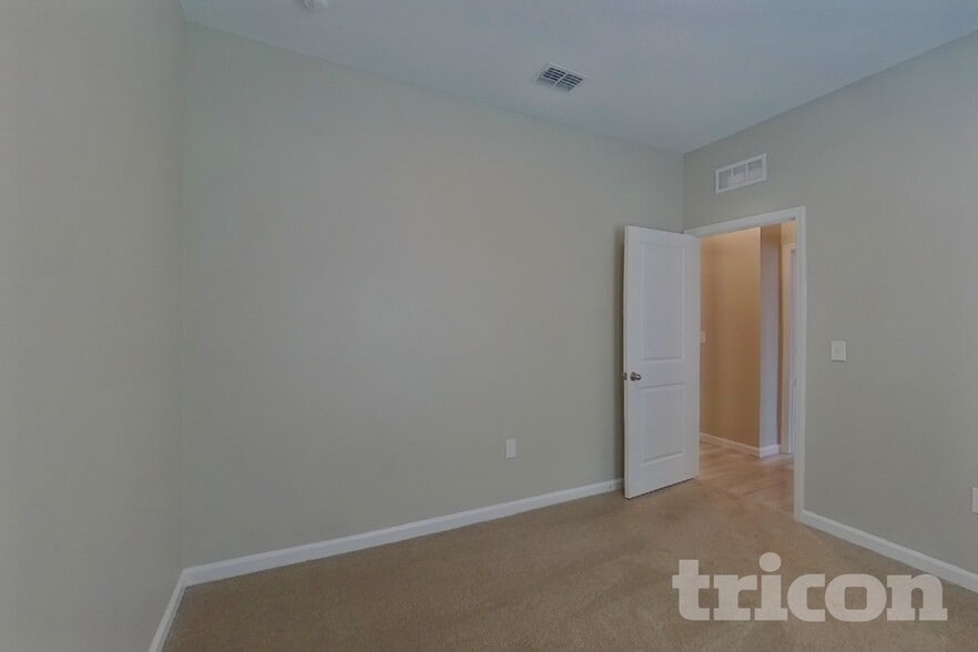 Building Photo - 6376 Green Bud Dr