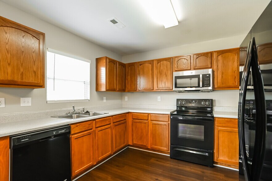 Building Photo - 12034 Red Leaf Dr