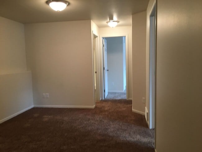 Building Photo - 3 Bed 2 Bath Twin Home