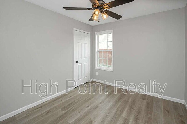 Building Photo - 85 Smith Glen Dr