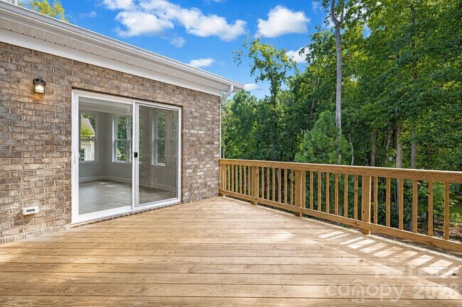Building Photo - 7717 Nautical View