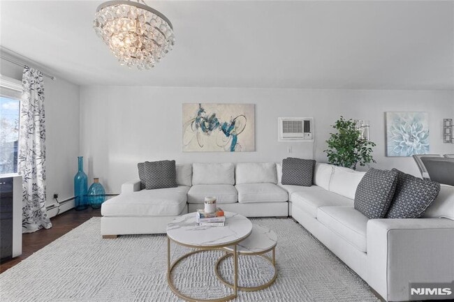 Building Photo - 557 Market St