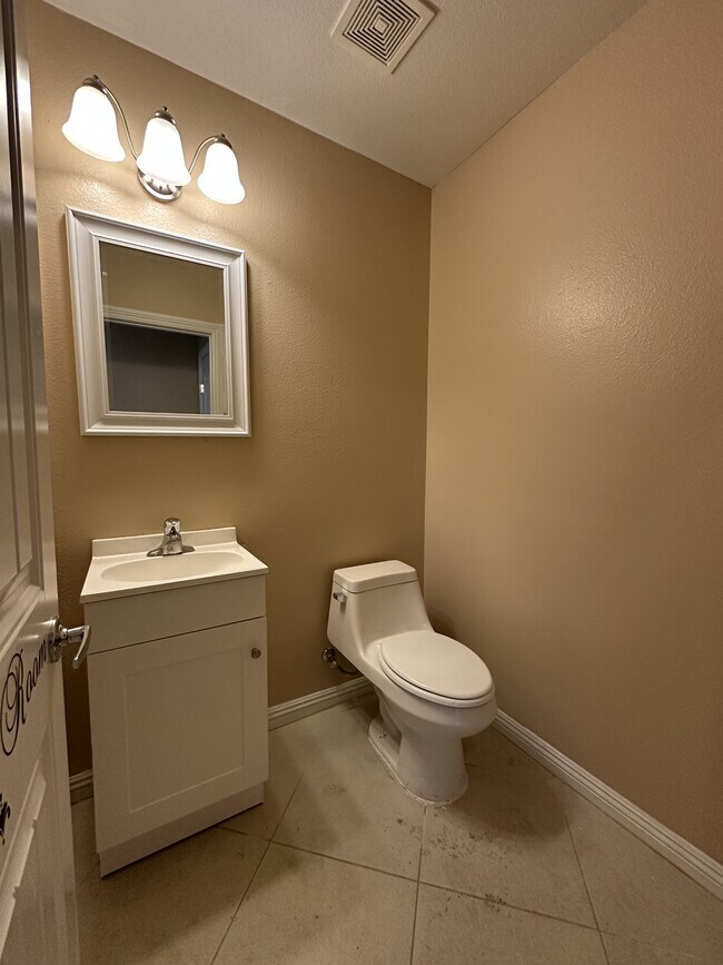 Building Photo - 9417 Sand Tiger Ave